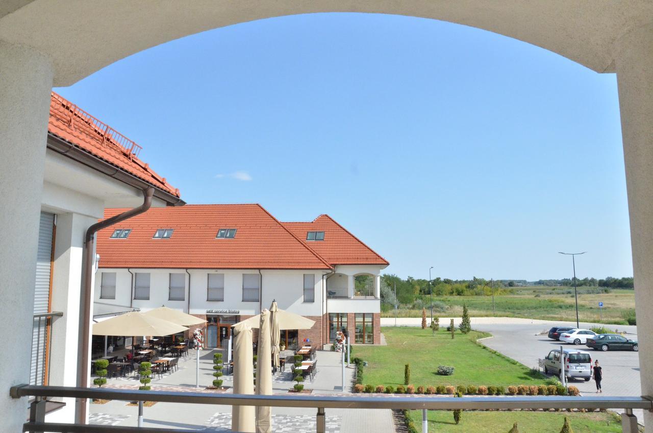Family-Hotel Balástya Exterior foto